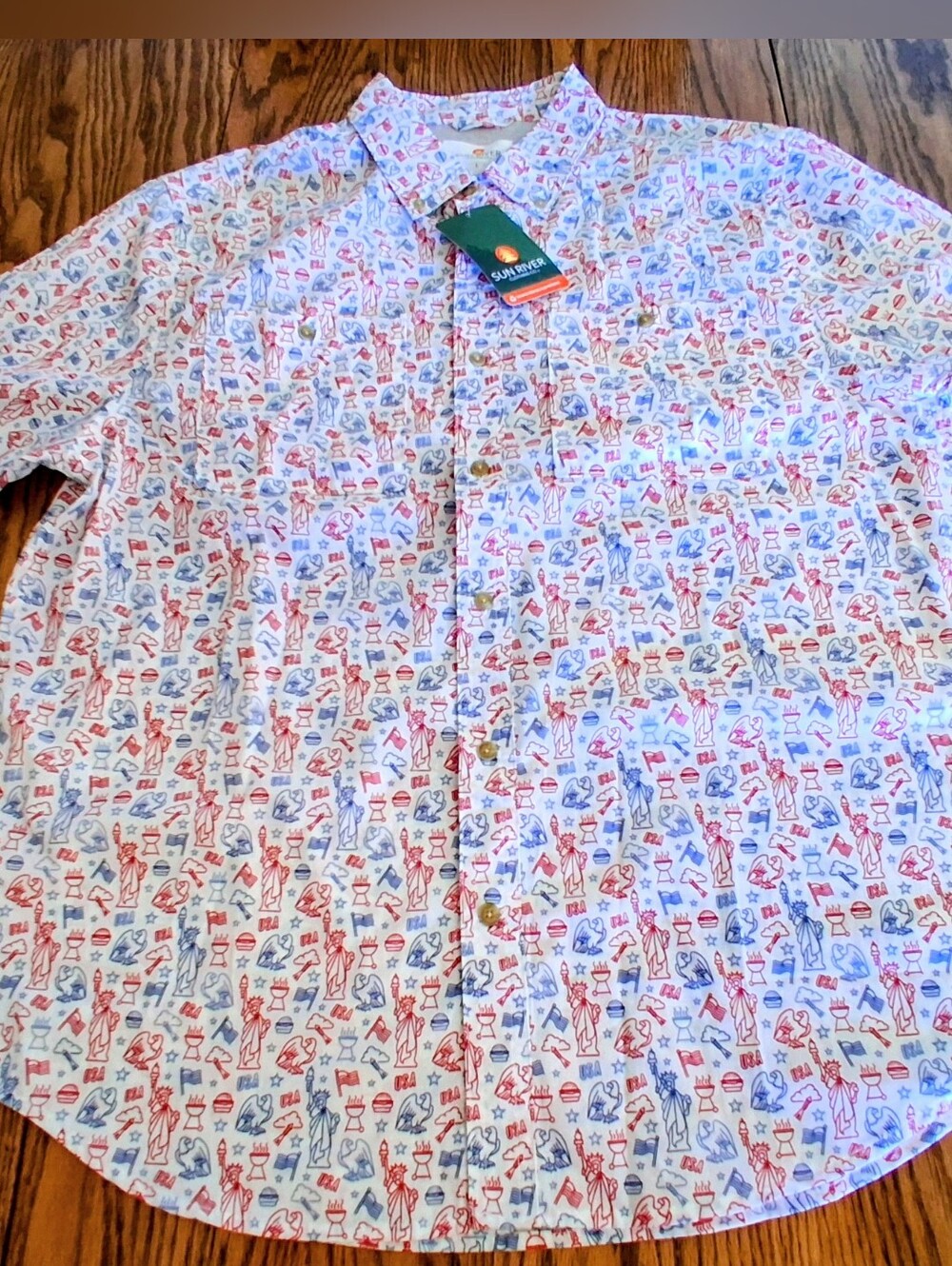 NWT mens Button Up Shirt By Sun River. Patriotic Print SZ Lg,